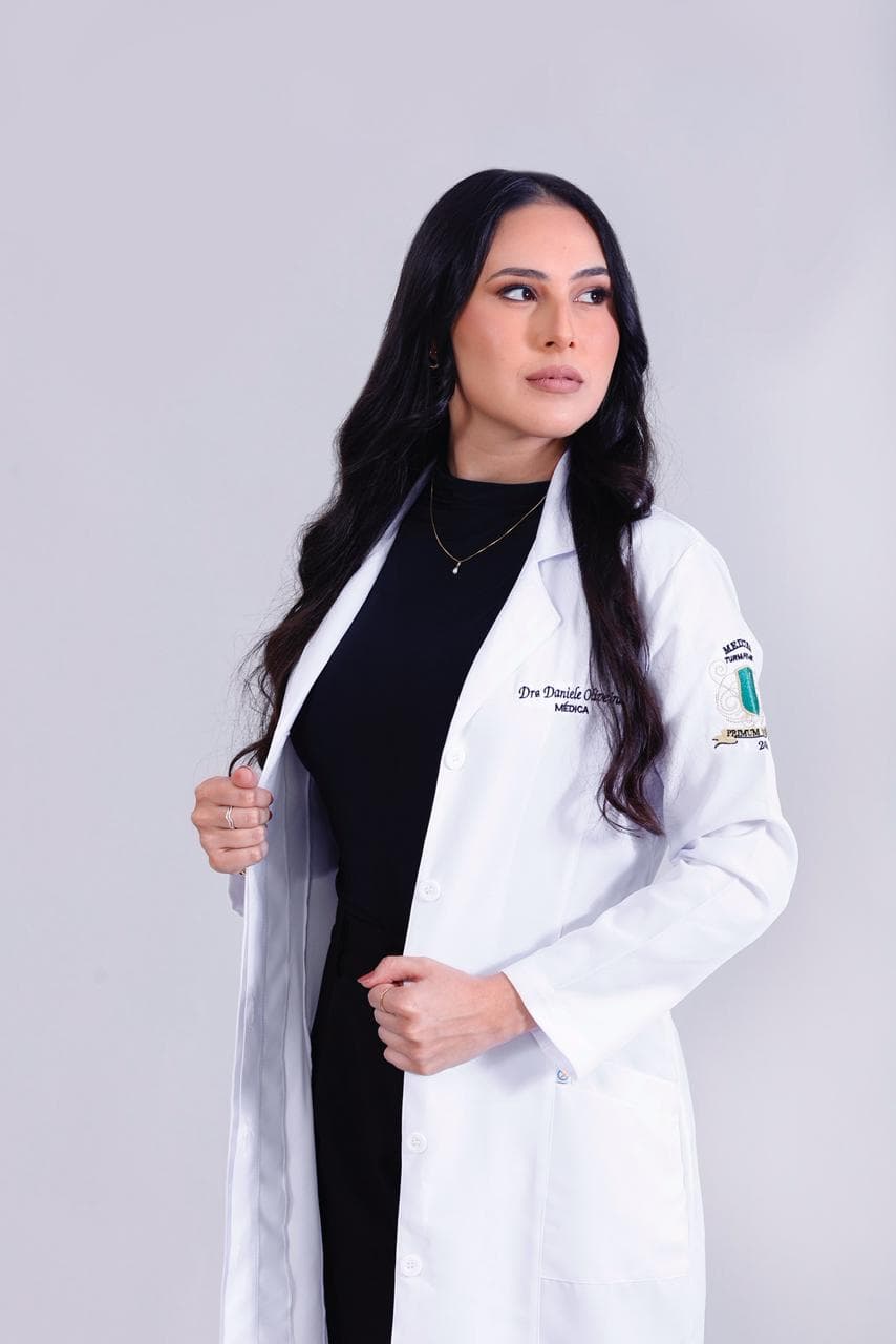 Dra. Daniele Oliveira em retrato profissional
